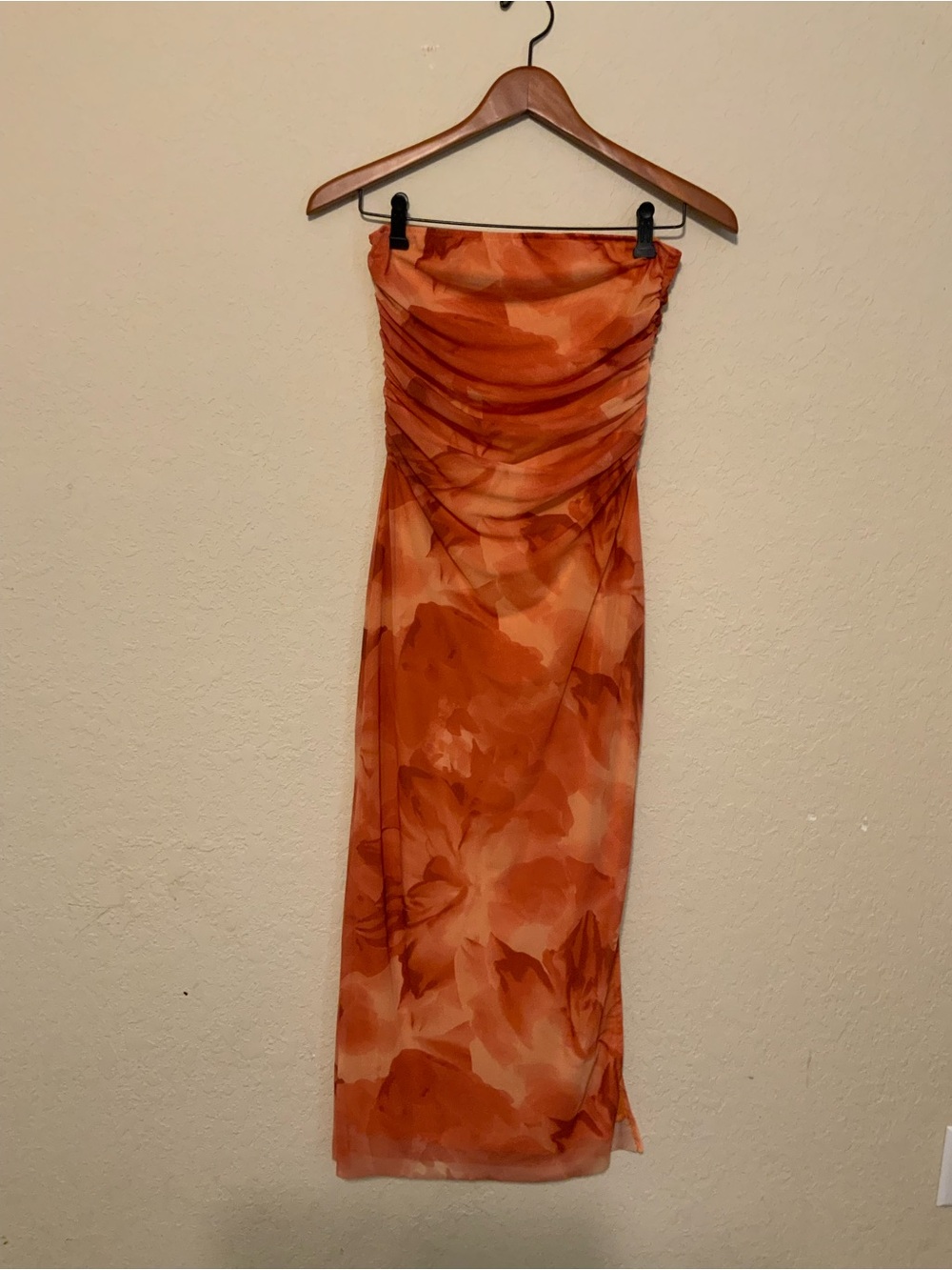Strapless Abstract Orange Ruched Sheath Dress size small, midi/maxi